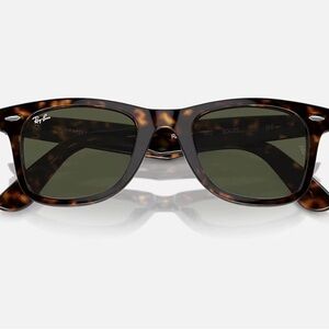 Ray-Ban Brown Grooming Kit